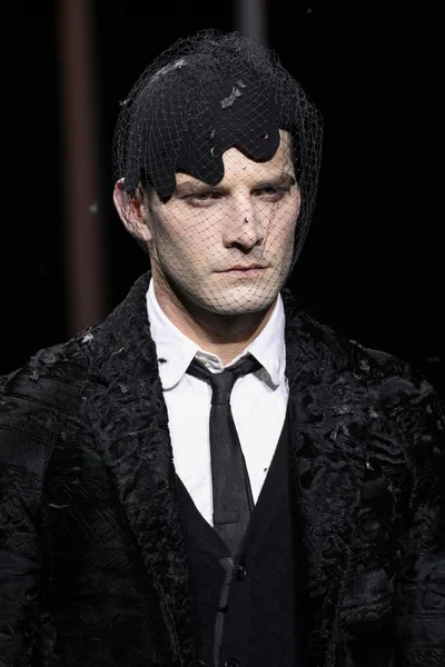 Look 80